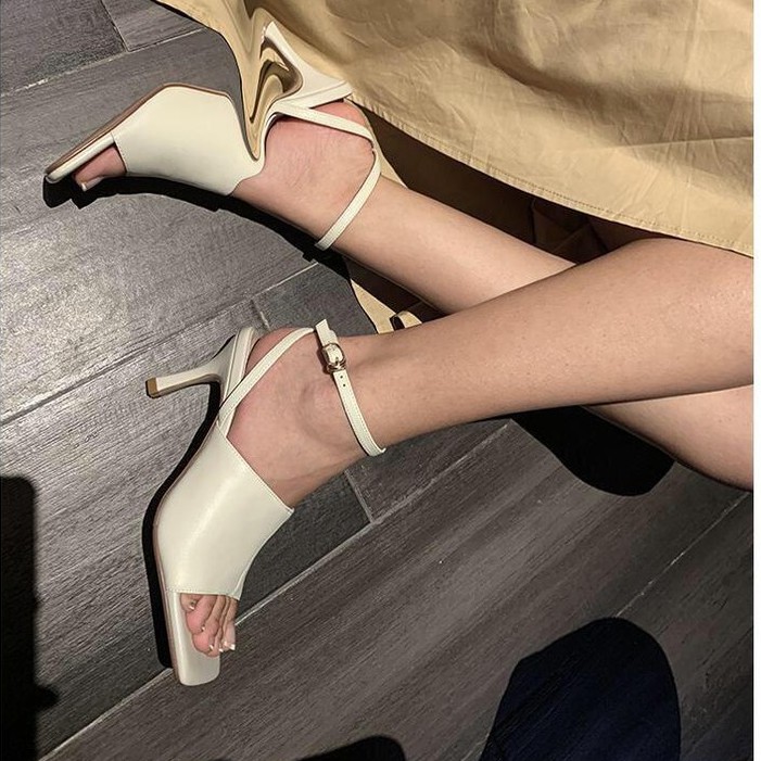 Giày sandal mã LTS24 mũi vuông gót nhọn ôm chân thon gọn màu kem