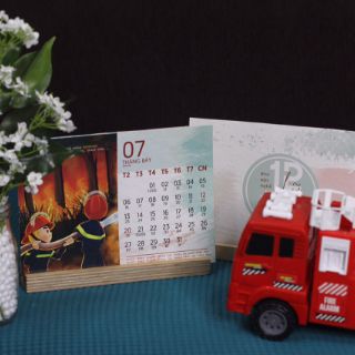 Lịch chibi công an bản đế gỗ