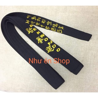 Đai đen Taekwondo có thêu tên.