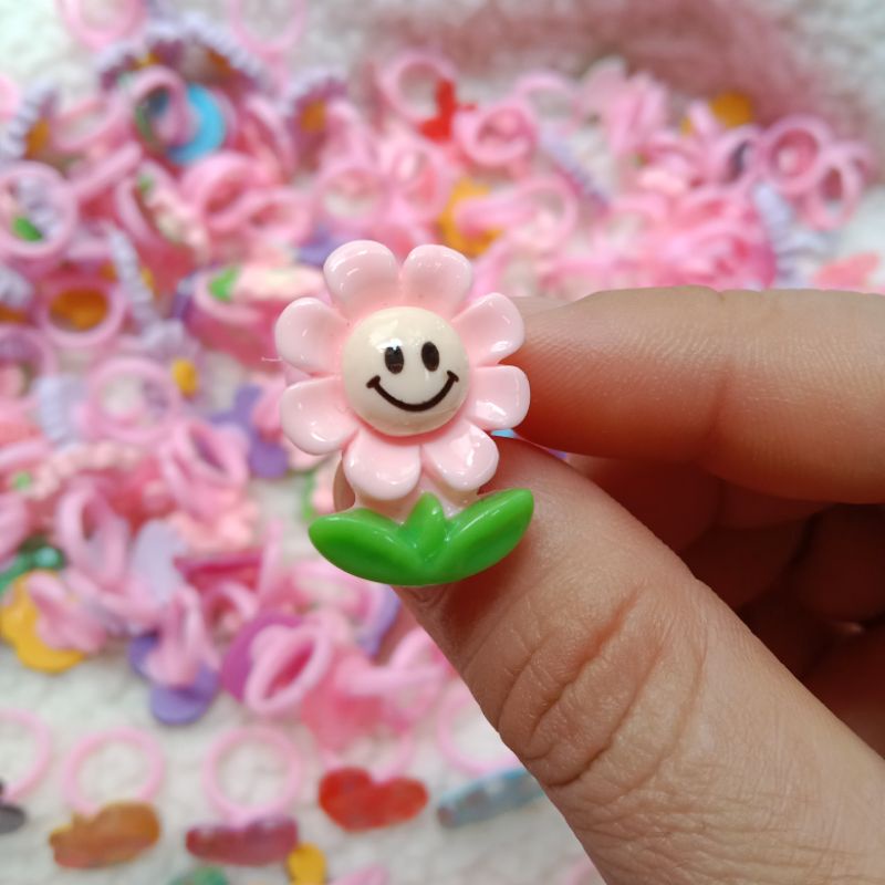 Nhẫn nhựa nhiều hình ngộ nghĩnh đáng yêu cho bé gái