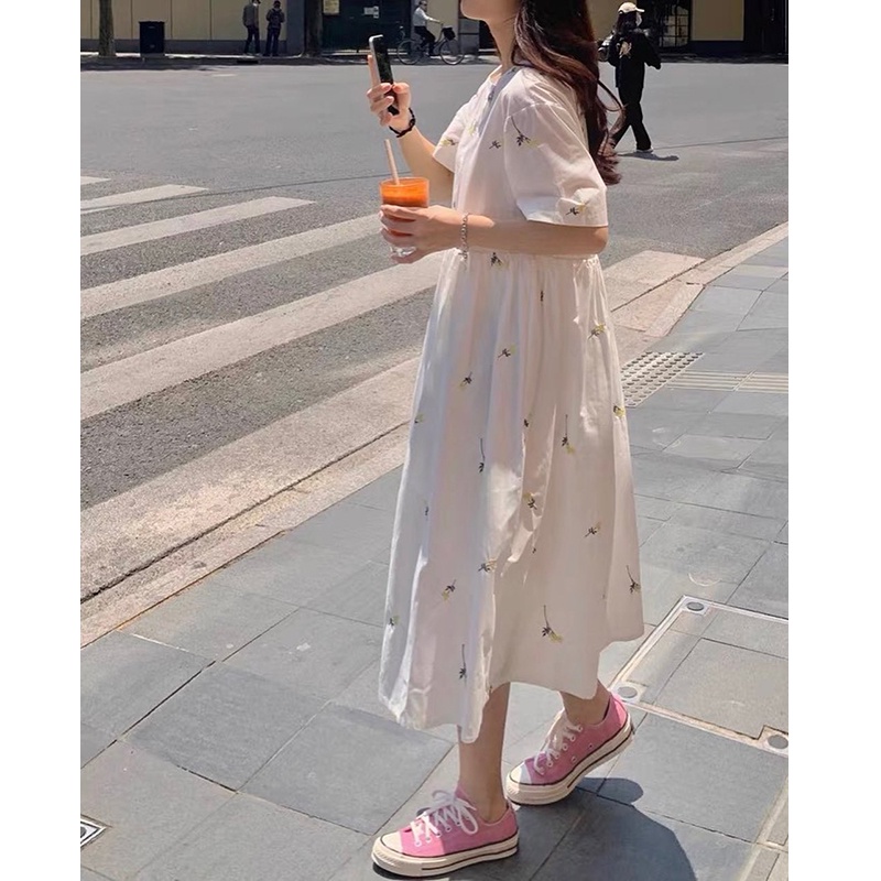 Váy đầm trắng babydoll hoa cúc nhí tay ngắn body dáng dài dây thắt sau eo ulzzang du lịch xuân biển