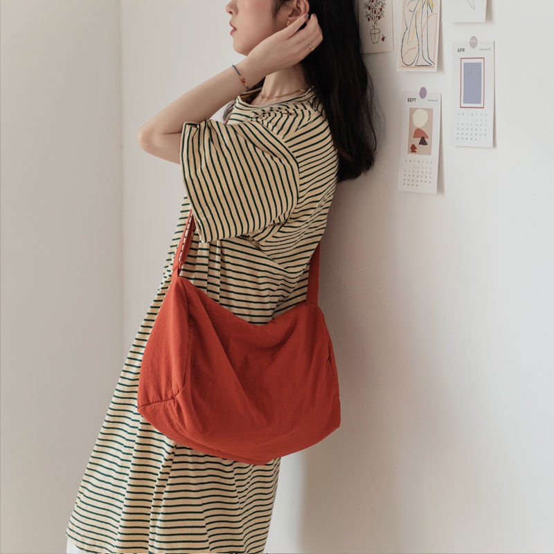 Túi Đeo Vai Vải Canvas Mềm Màu Trơn Cỡ Lớn 4 Kiểu Lựa Chọn Cho Nữ Sinh