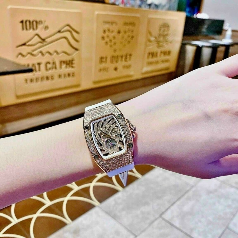 đồng hồ nữ Hanboro by Huboler phiên bản tựa Ri.chard mi.ller 23 tỷ của Lệ Quyên  nha . Viền rose