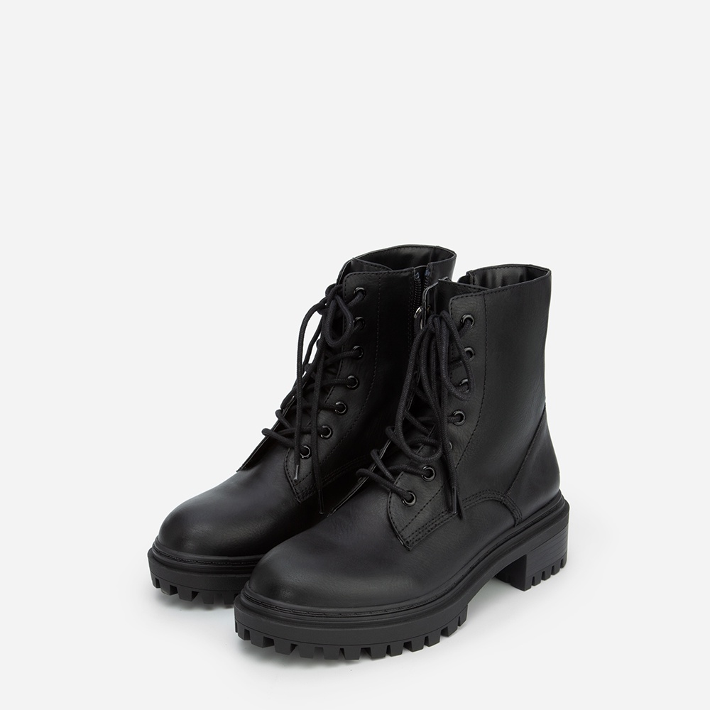Vascara Combat Boots Buộc Dây Lug-Sole BOT 0909 Màu Đen