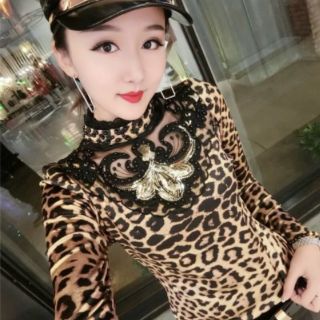 Áo cổ đá ren