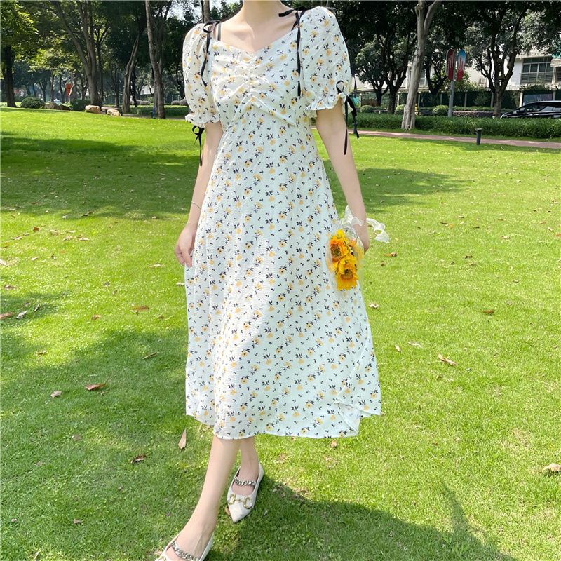 Váy hoa nhí trễ vai hai dây buộc nơ dáng chữ A xinh xắn