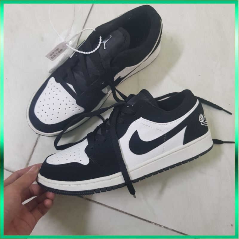 Giày Thể Thao Nam Nữ 𝗝𝗼𝗿𝗱𝗮𝗻 𝗣𝗮𝗻𝗱𝗮 Thấp Cổ , Giày Sneaker Jordan Panda Cổ Thấp Màu Đen Trắng Full Box