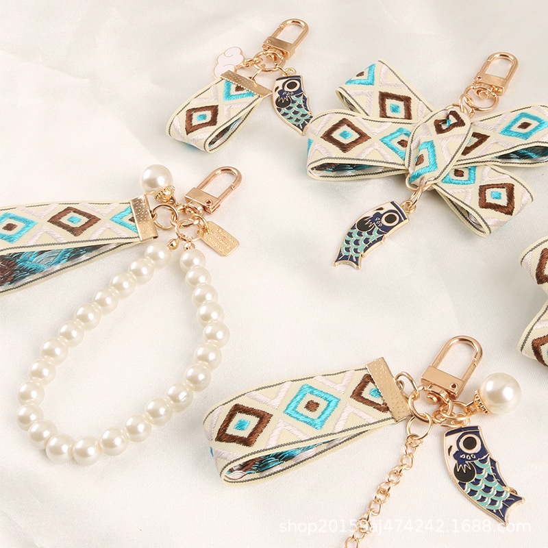 Móc khóa hình đám mây đính ngọc trai giả mới