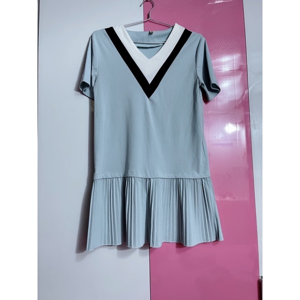 Đầm thiết kế ren hoa