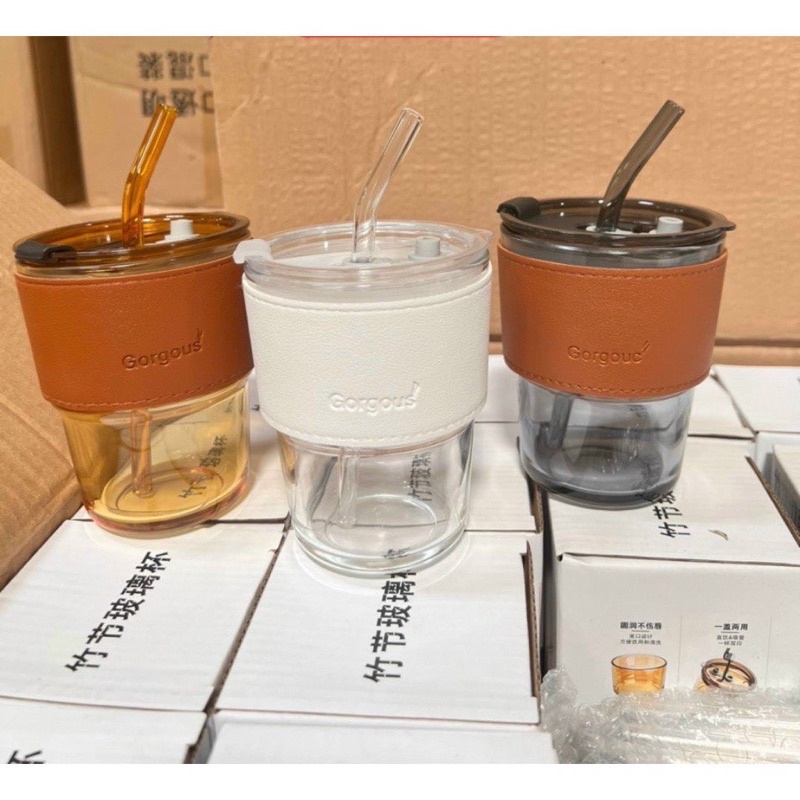 Cốc thuỷ tinh màu hổ phách vỏ da có nắp và ống hút, ly uống nước đẹp sang chảnh_MC888