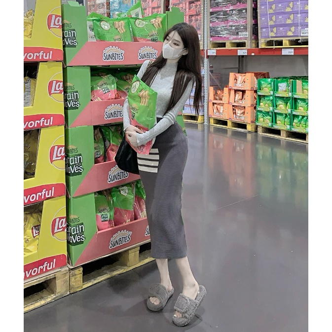 Set chân váy len dáng dài bút chì kẻ sọc 3 viền nổi bật+ áo len cổ lọ ôm body