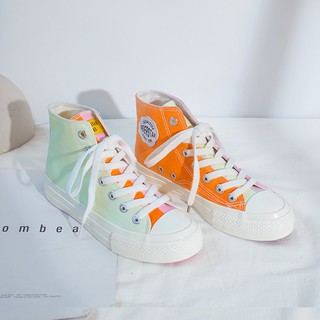 Giày Sneaker tự đổi màu
