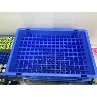 Khay nhựa chứa 160 cell pin 18650 và khay 112 Cell 21700.