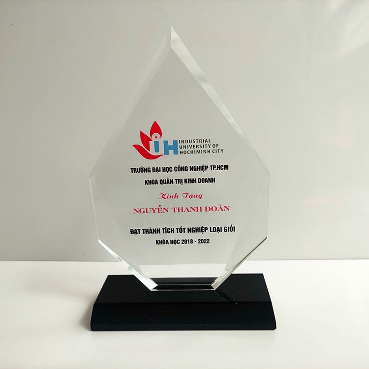 [In nội dung theo yêu cầu ] Kỷ Niệm Chương Pha Lê M-056 chuyên dùng trao giải thể thao + làm quà lưu niệm và vinh danh