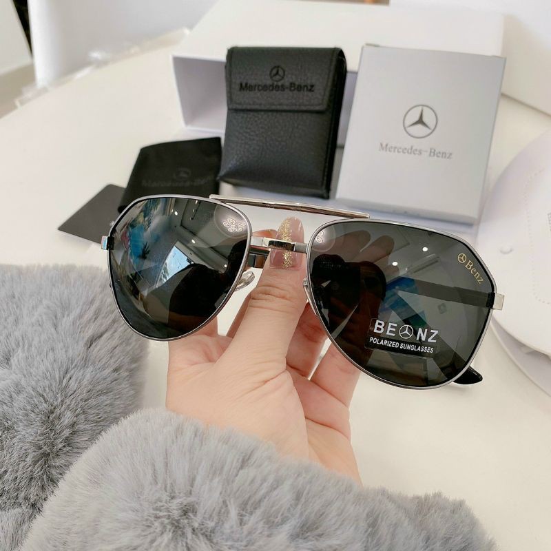 Kính mercedes gấp gọn. | BigBuy360 - bigbuy360.vn