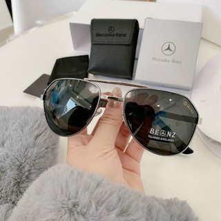 Kính mercedes gấp gọn.