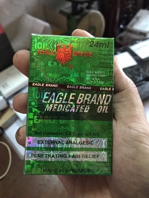 Dầu gió xanh con Ó Eagle Brand lốc 12 chai