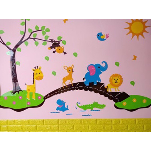 tranh dán tường 3d cho bé, tranh Mica dán tường - Động vật qua cầu, trang trí mầm non, trang trí khu vui chơi trẻ em