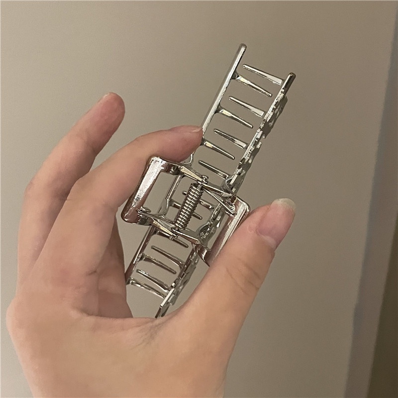 Kẹp Tóc Cá Mập Bằng Kim Loại In Chữ Sanskrit 19A1264In