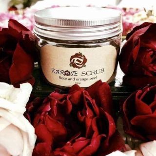 Rửa mặt hoa hồng karose scrub