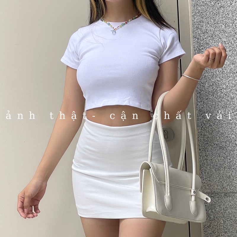 Áo và chân váy trơn đơn giản, ôm sát có quần trong chất siêu dày dặn