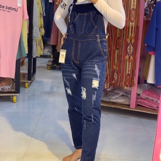 Quần yếm bò rách