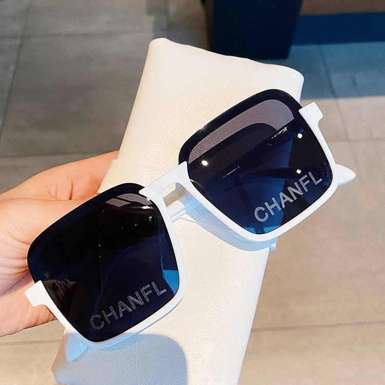 Kính mát gọng vuông phong cách sành điệu thời trang cho bé