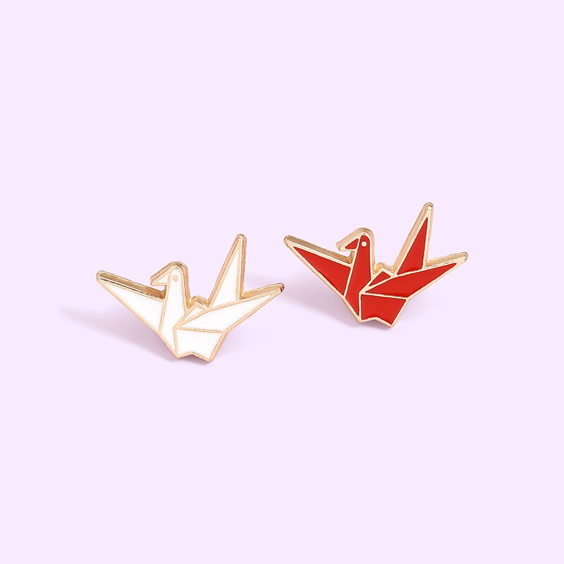Ghim cài áo hình hạc giấy tráng men 2 màu xinh xắn