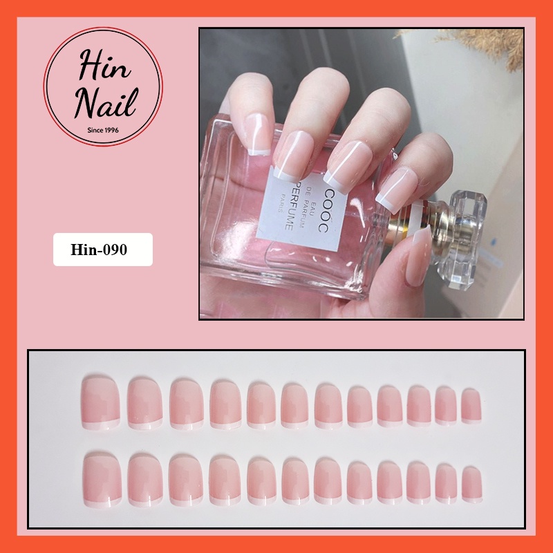 Móng tay giả form ngắn màu hồng viền trắng siêu hot