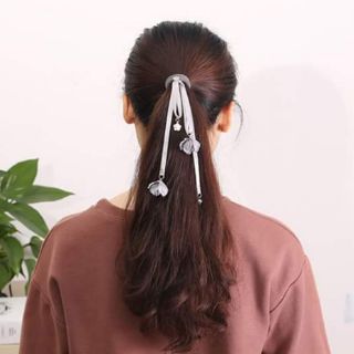 Cột tóc hoa rơi