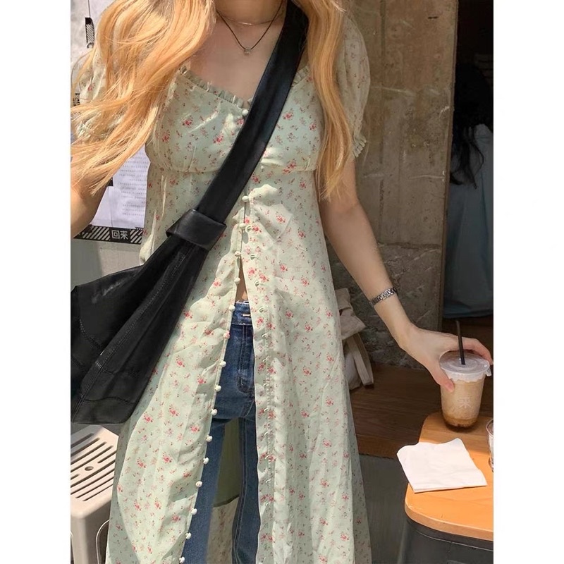 Váy hoa nhí tay bồng cài cúc hot trend