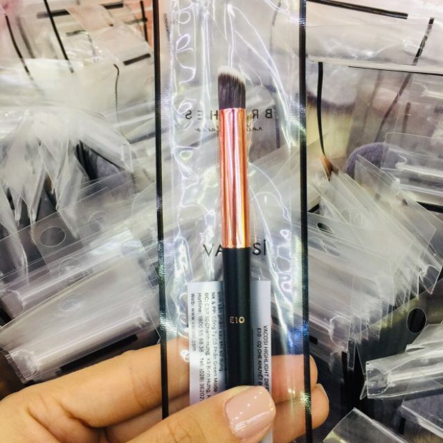 CỌ CHE KHUYẾT ĐIỂM VÙNG MẮT VACOSI HIGHLIGHT DIFFUSER BRUSH E10