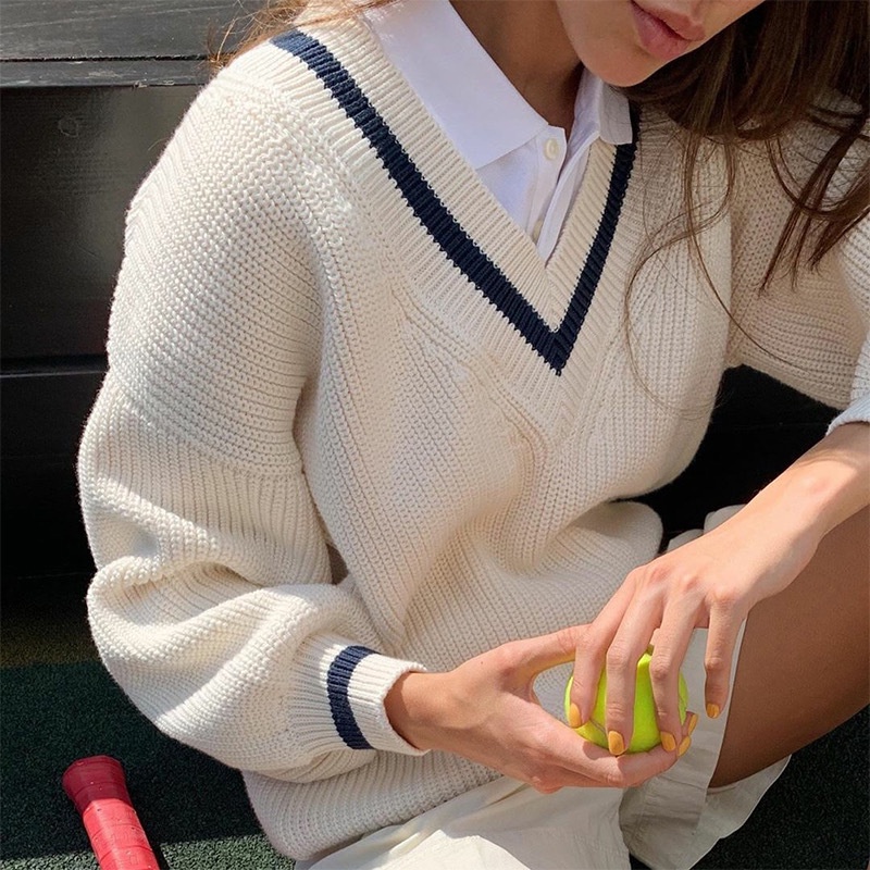 Áo len cổ V viền đen Old school knit dáng thụng có phần bo ống tay và gấu áo