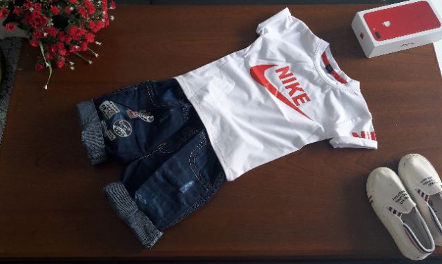 Áo thể thao Nike cho bé trai