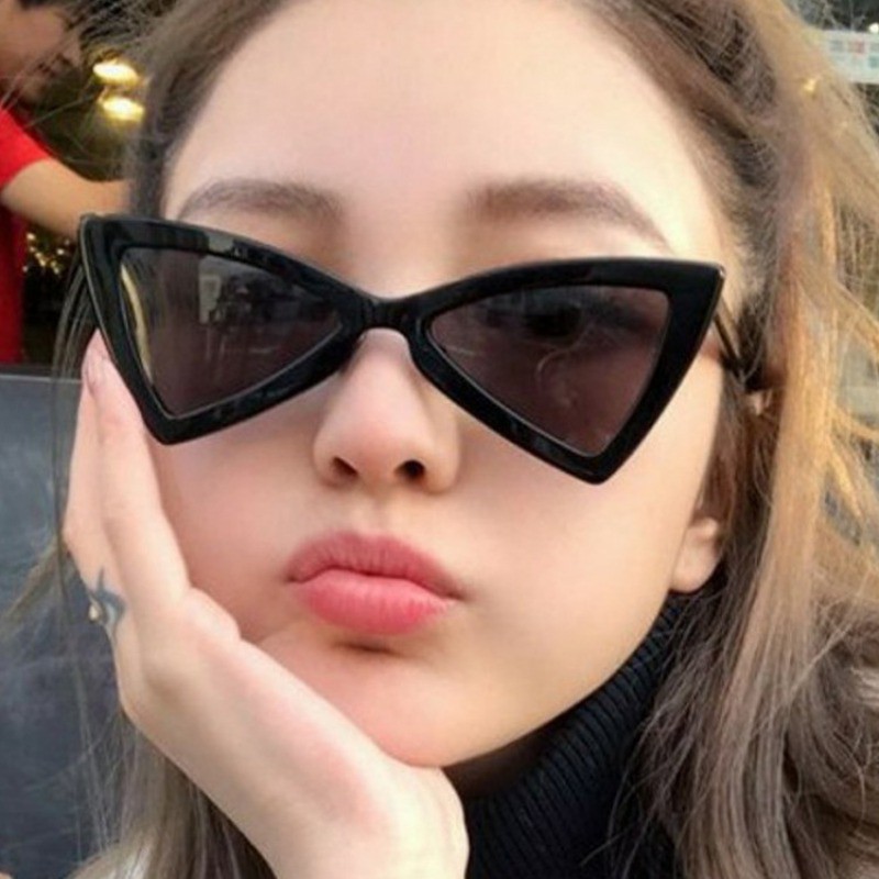 Kính mắt mèo phá cách cho nữ
