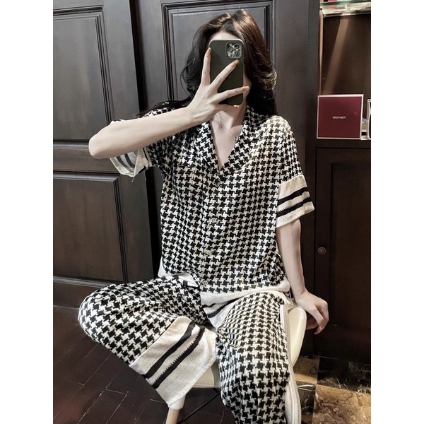 Bộ lụa kẻ phối hoạ tiết