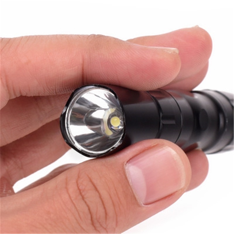 Đèn Pin LED Siêu Sáng Cầm Tay Chống Thấm Nước Tiện Dụng Khi Đi Cắm Trại