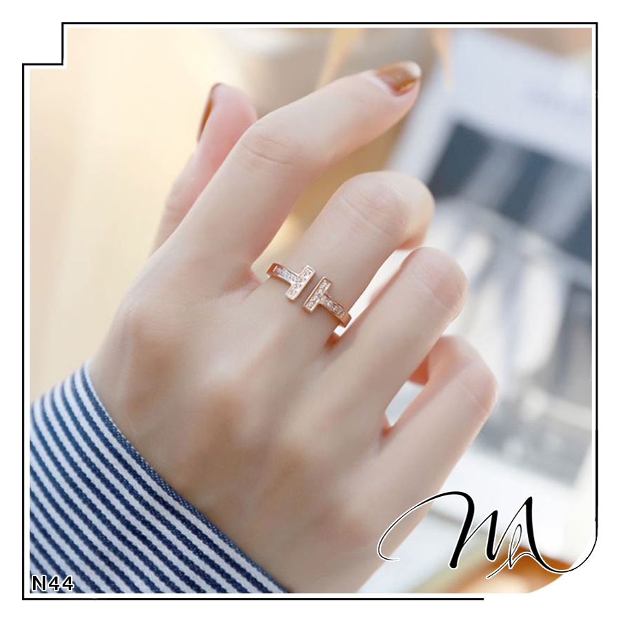 Nhẫn nữ Titan freesize chữ T đính đá phối xà cừ - Măng’s House N44