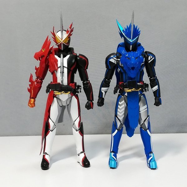 Mô hình SHF Kamen Rider Blades Lion Senki và kamen rider Saber Brave Dragon S.H.Figuarts Chính Hãng Bandai