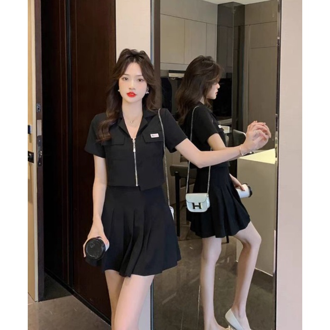 Set áo croptop + chân váy tennis kaki oder taobao