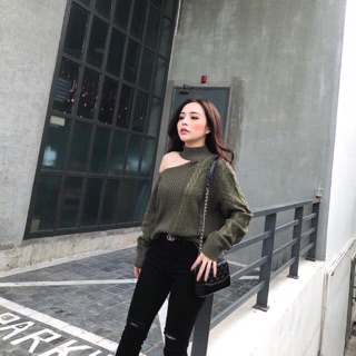 Áo len hở vai