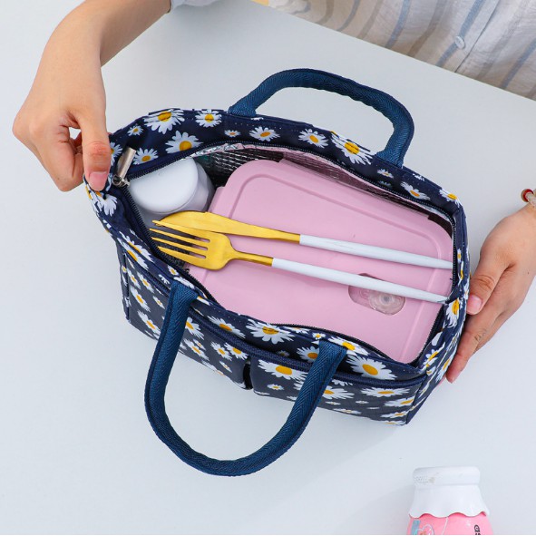 (CÓ CLIP) Túi đựng cơm giữ nhiệt nóng / lạnh CỠ ĐẠI CÓ NHIỀU NGĂN hoạ tiết cúc Daisy (size 24x14x20 cm)