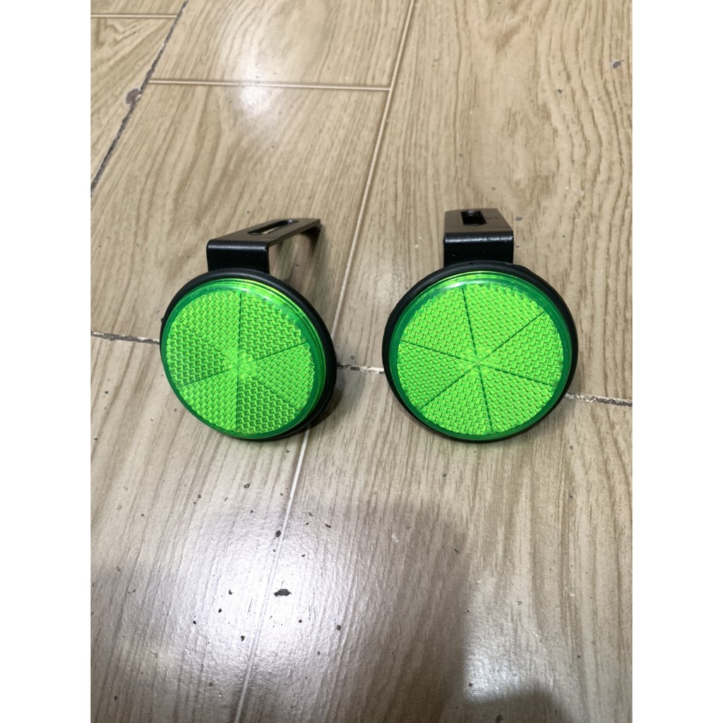 Mắt mèo gắn dè bảng số bas sắt màu xanh lá