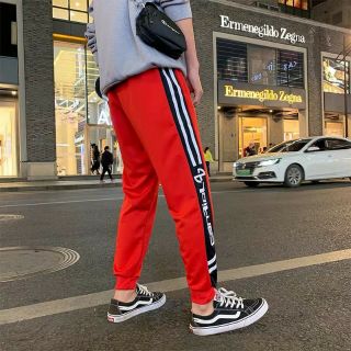 Quần jogger  phối màu đỏ