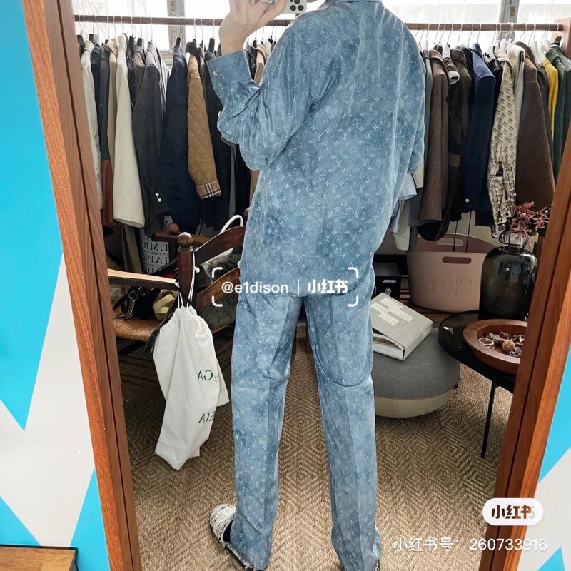 Áo sơ mi dài tay vải denim bò in hoạ tiết nam nữ đều mặc được louis vuitton LV