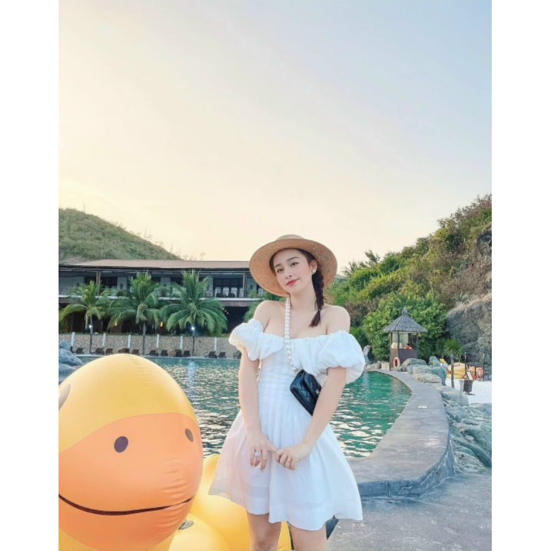 Đầm trắng xếp li eo bồng