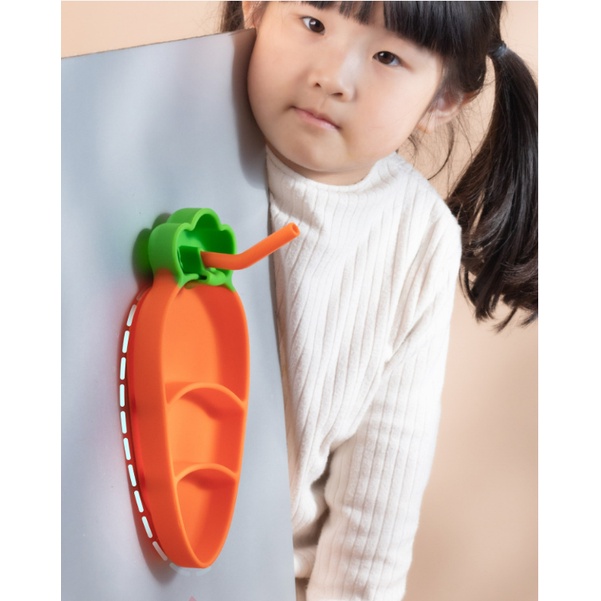Bộ khay ăn dặm cho bé hình cà rốt có đế hít chống lật gồm khay, thìa, dĩa, ống hút bằng silicon cao cấp
