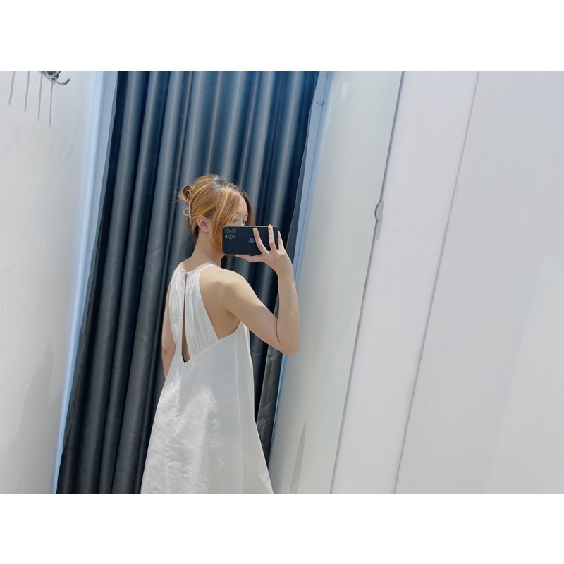 Đầm suông cổ yếm