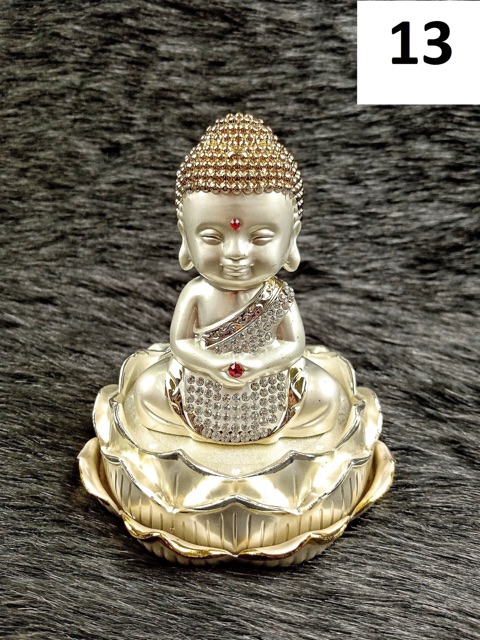 Tượng Phật Thích Ca Mâu Ni để taplo xe ô tô