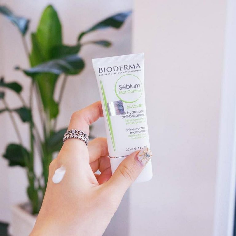 Kem Dưỡng Bioderma Giúp Se Khít Lỗ Chân Lông, Giảm Bóng Nhờn Sébium Pore Refiner 30ml